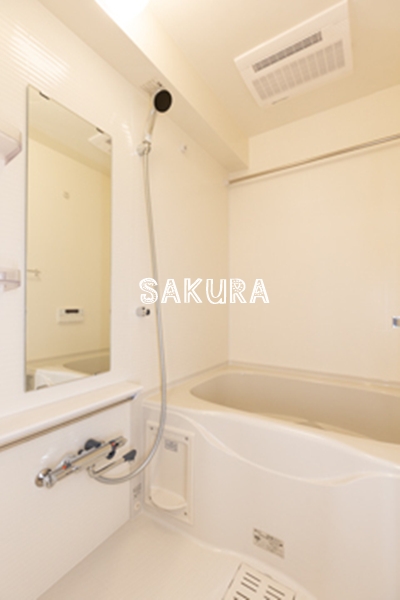 バス・シャワールーム　嬉しい追い焚き・浴室乾燥機付きです♪