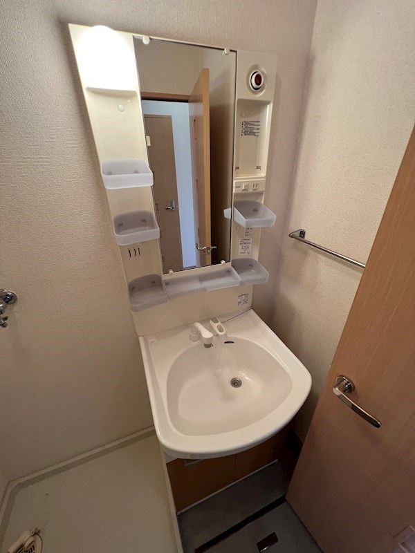 洗面設備　同仕様写真(左右反転タイプ)