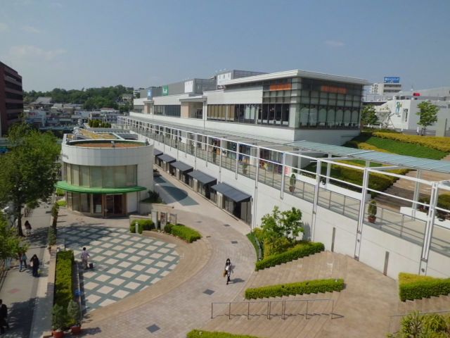 ショッピングセンター　星ヶ丘テラス（ショッピングセンター）まで580m