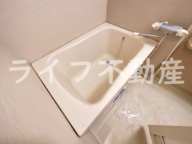 バス・シャワールーム　コンパクトで使いやすいお風呂です