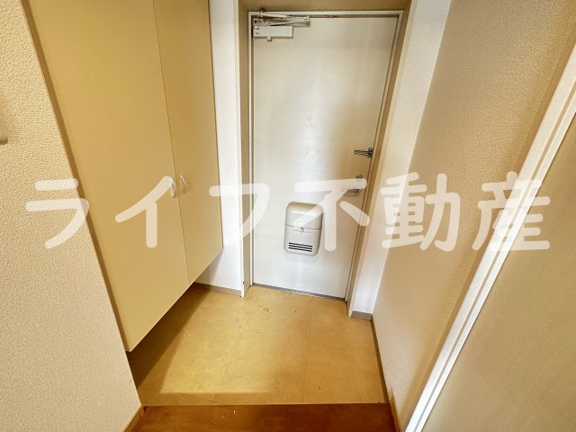 玄関　収納もある玄関です