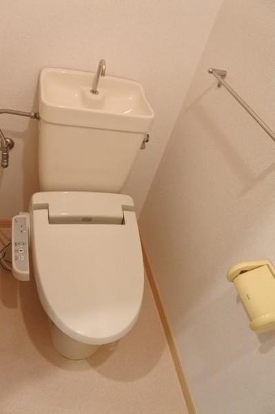 地下鉄長堀鶴見緑地線 鶴見緑地駅 徒歩10分 2階建 築34年のトイレ写真