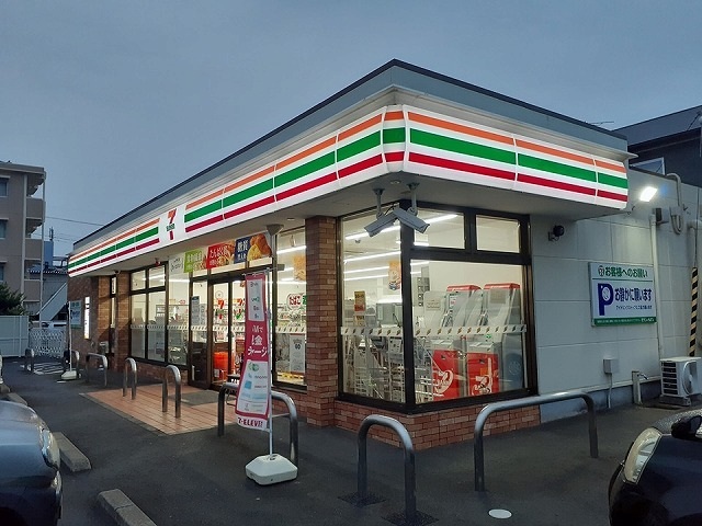 コンビニ　セブンイレブン浜松曳馬店（コンビニ）まで234m