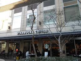 飲食店　スターバックスコーヒー白金高輪店（飲食店）まで605m