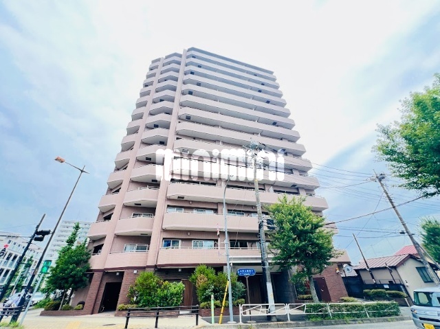 建物外観　交差点に一際目立つマンション☆