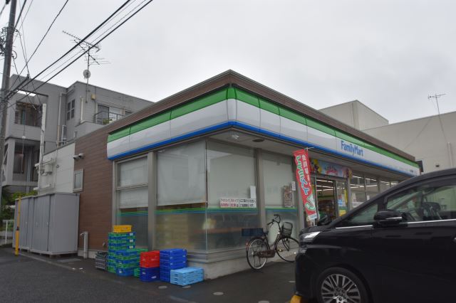 コンビニ　ファミリーマート（コンビニ）まで220m