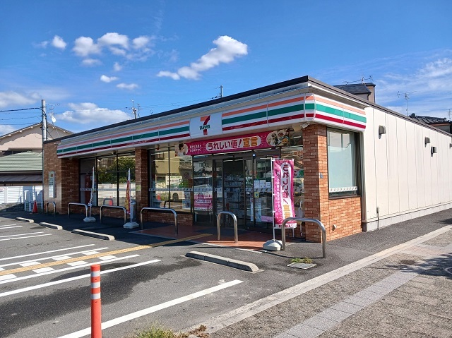 コンビニ　セブンイレブン様（コンビニ）まで180m