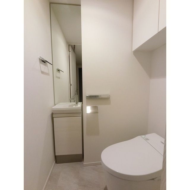 トイレ　別タイプ部屋　参考写真です