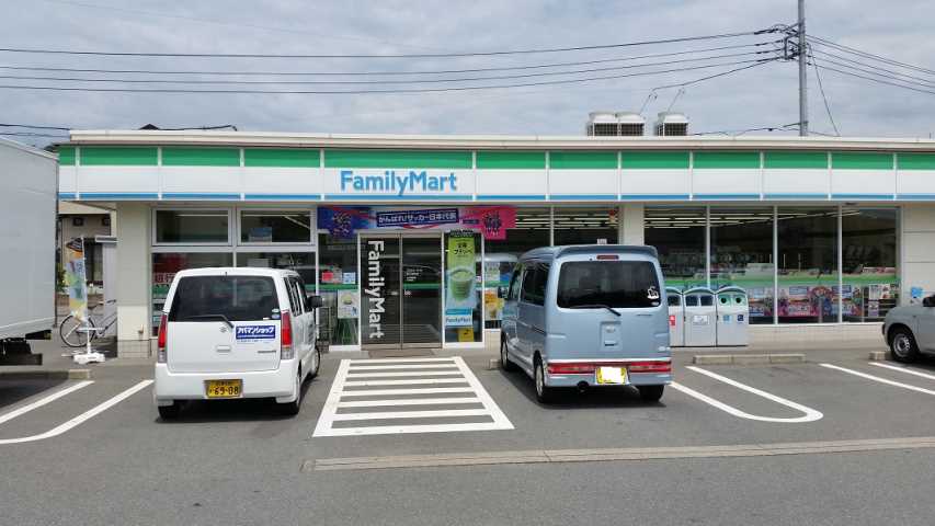 コンビニ　ファミリーマート（コンビニ）まで605m