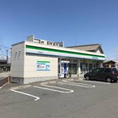 コンビニ　ファミリーマート　平岡町西谷（コンビニ）まで329m