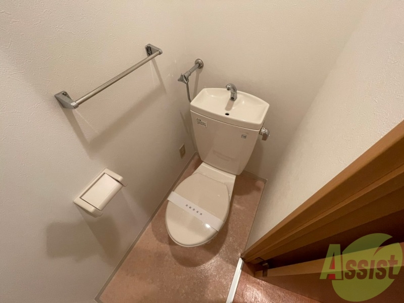 トイレ　こちらはトイレです。清潔感があり、安心して使用できます。