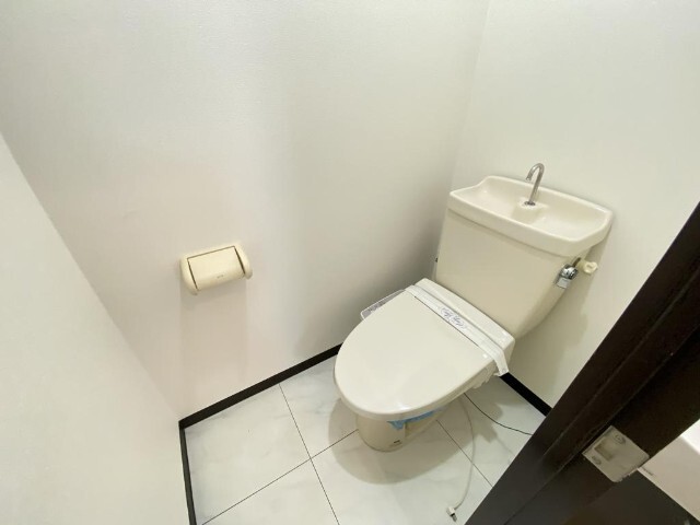トイレ　同物件別室のイメージ写真