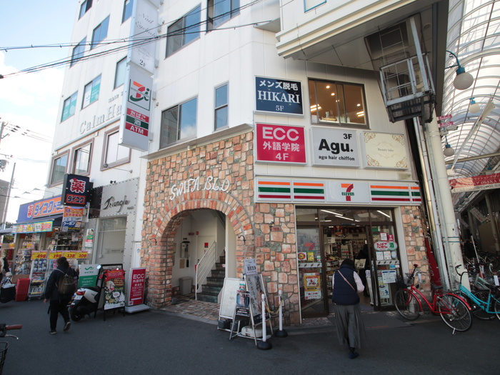 コンビニ　セブンイレブン（コンビニ）まで410m