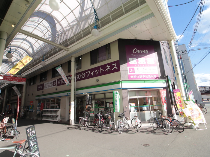 コンビニ　ファミリーマート（コンビニ）まで429m