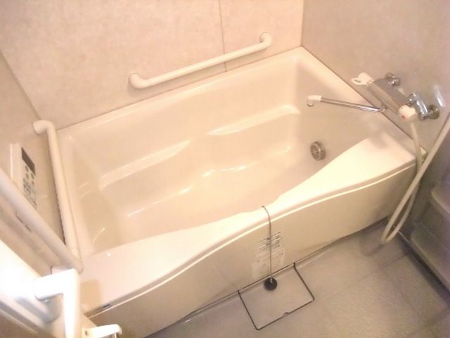 バス・シャワールーム　※別部屋のお写真です