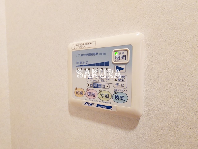 その他設備　天気の悪い日も安心の浴室乾燥機付きです♪
