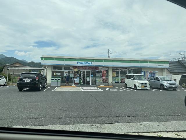 コンビニ　ファミリーマート（コンビニ）まで1252m