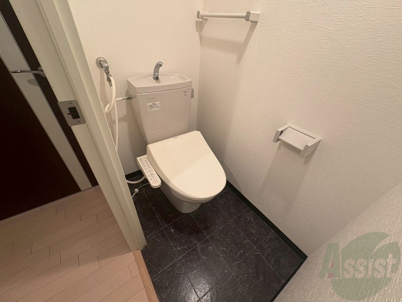 トイレ　こちらはトイレです。清潔感があり、安心して使用できます。