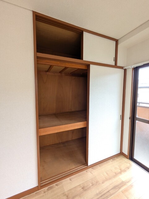 収納　押入