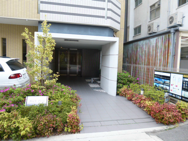 エントランス　きれいな共用部分です