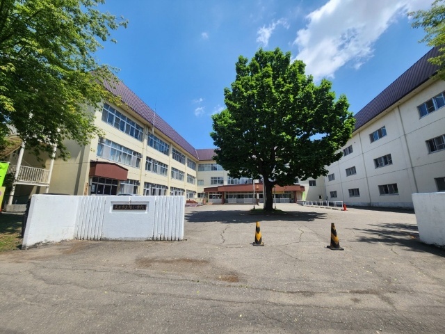 小学校　帯広市立柏小学校（小学校）まで1700m