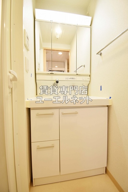 洗面設備　シャワー付洗面台