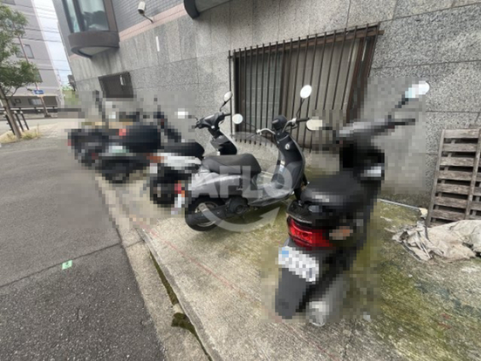 その他　C-WING　バイク置き場