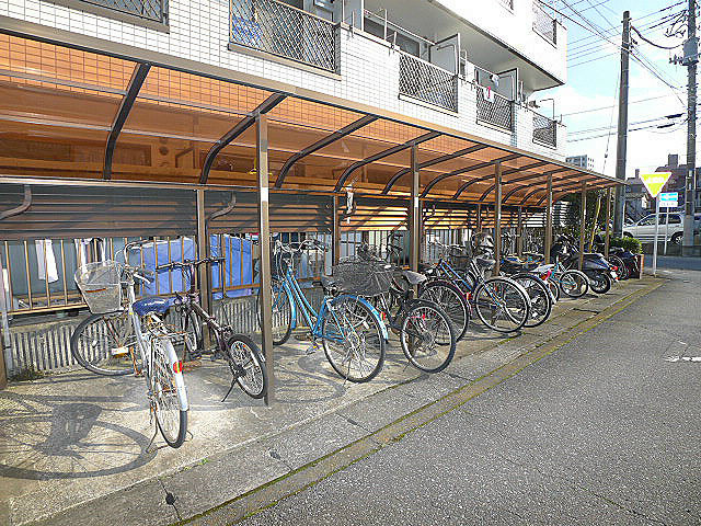 建物外観　駐輪場