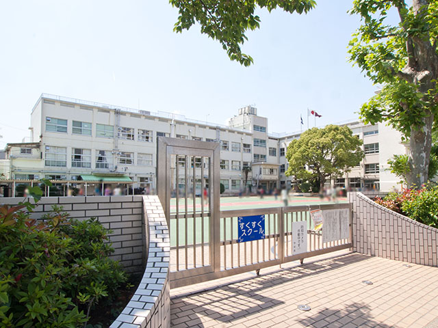 小学校　江戸川区立下小岩小学校（小学校）まで178m