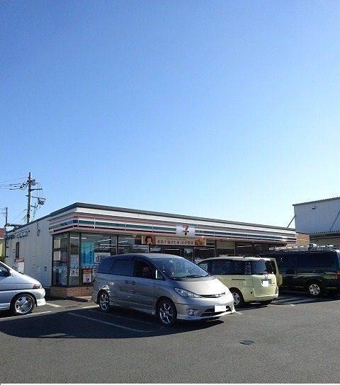 コンビニ　セブンイレブン（コンビニ）まで400m