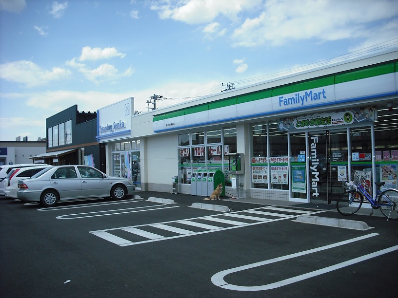 コンビニ　ファミリーマート久保台（コンビニ）まで464m