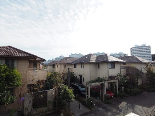 眺望　閑静な戸建て住宅に位置しており、良好な住環境です。