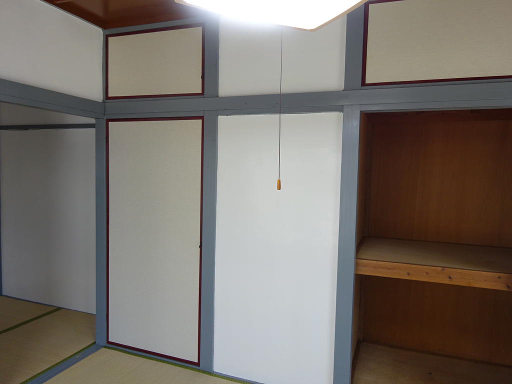 収納　和室ならではの、昔ながらの収納がたっぷりできる押入れがありま