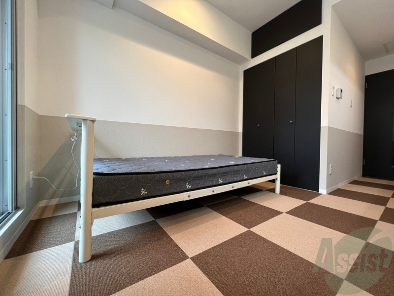 その他部屋・スペース　寝室はこちらです。光が差し込む、温かみのあるお部屋です。