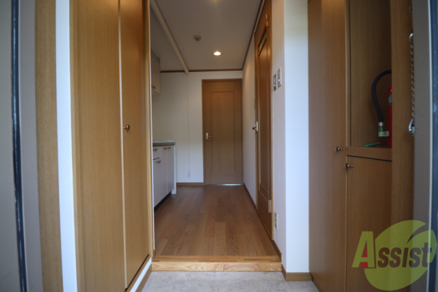 玄関　ゆとりある設計で、お客様を心地よく迎える玄関口。