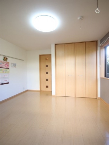 居室・リビング　2面採光の明るいお部屋です♪
