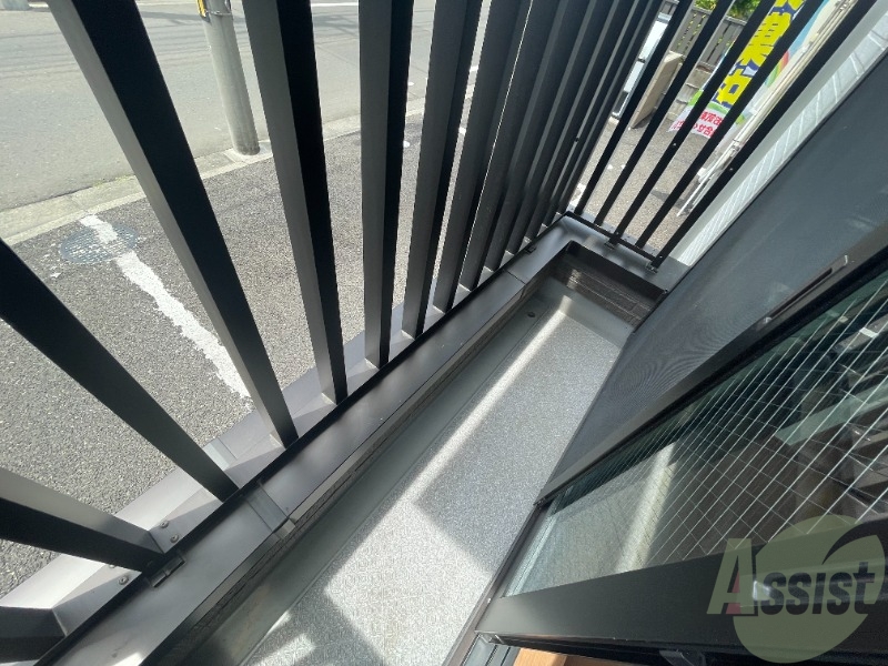 バルコニー　ベランダはよく日が当たり気持ちの良い空間です。