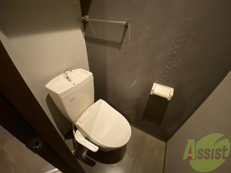 トイレ　ウォシュレット機能がついたトイレです。安心して使用できます。