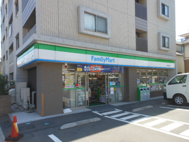 コンビニ　ファミリーマート（コンビニ）まで296m