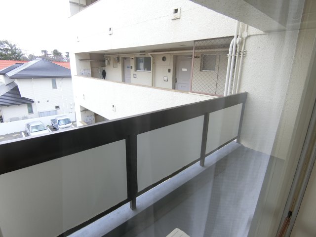 バルコニー　バルコニーからの眺めを楽しみながら食事をしませんか
