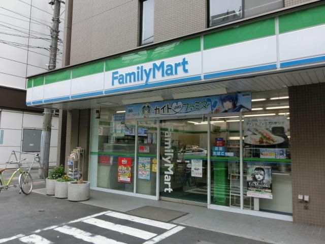 コンビニ　ファミリーマート（コンビニ）まで62m