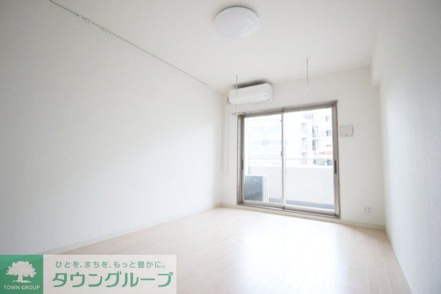 居室・リビング　きれいなフローリング洋室