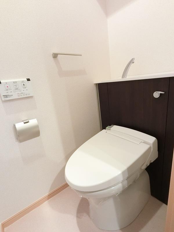 トイレ　温水洗浄便座