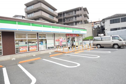 コンビニ　ファミリーマート下永谷店（コンビニ）まで596m
