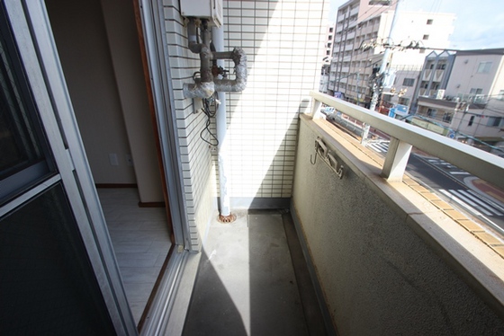 バルコニー　※掲載写真は同マンション別部屋参考写真となります。