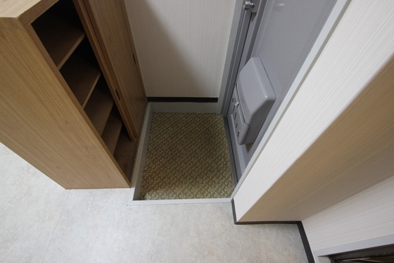 玄関　※掲載写真は同マンション別部屋参考写真となります。