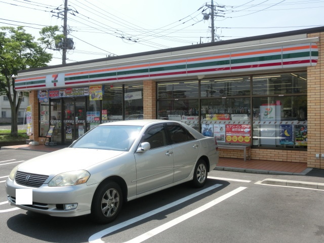 コンビニ　セブンイレブン（コンビニ）まで758m