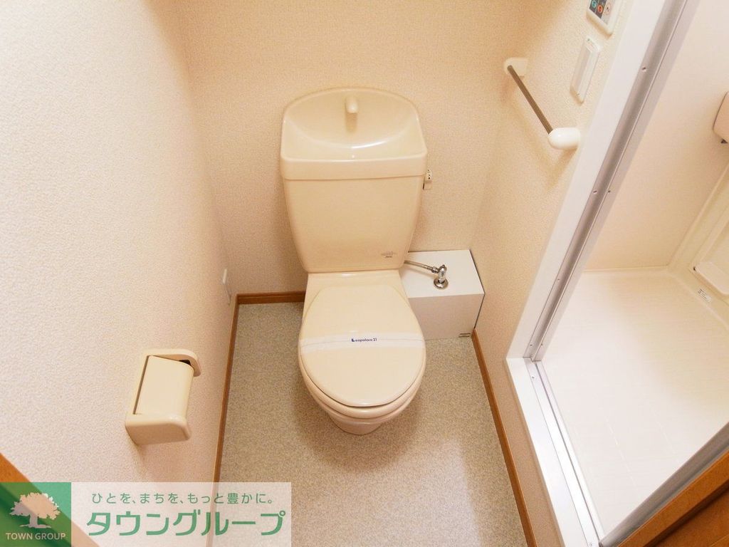 トイレ　仕様、設備は現況と異なる場合があります。