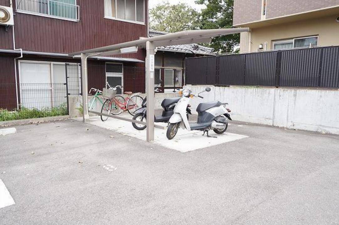 駐車場　駐輪場