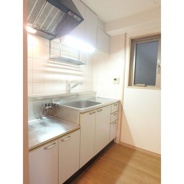 キッチン　作業スペースが確保できるキッチンです。